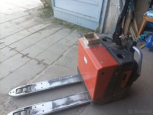 Ručně vedený nízkozdvižný vozík Toyota