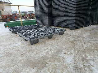 Stohovací plastové palety