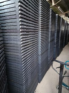 Stohovací plastové palety