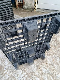 Stohovací plastové palety